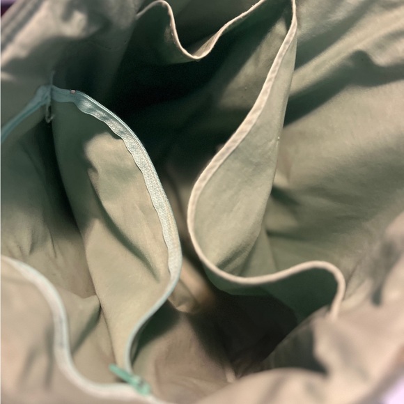 Vintage Quilted Embroidered floral rose tote bag with green trim bag - Picture 9 of 11